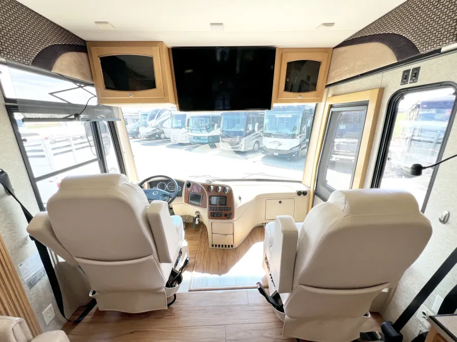 2007 Newmar Dutch Star 4324 | Photo 5 of 31