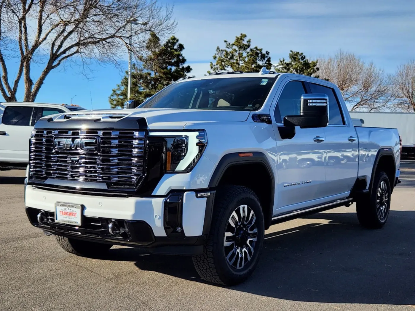 2025 GMC Sierra 2500HD Denali Ultimate | Photo 3 of 31