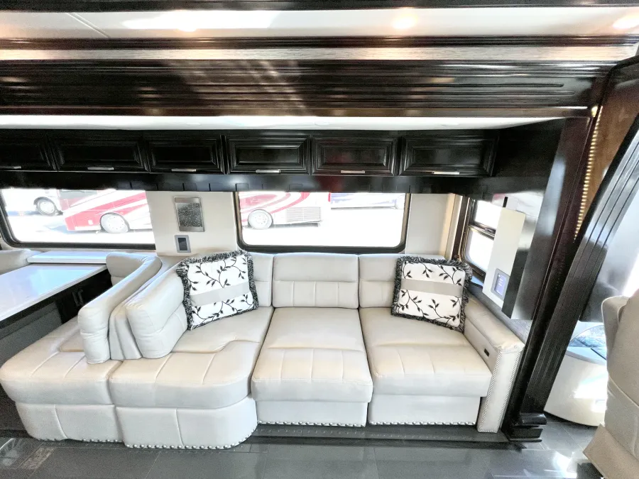 2020 Newmar London Aire 4543 | Photo 7 of 31