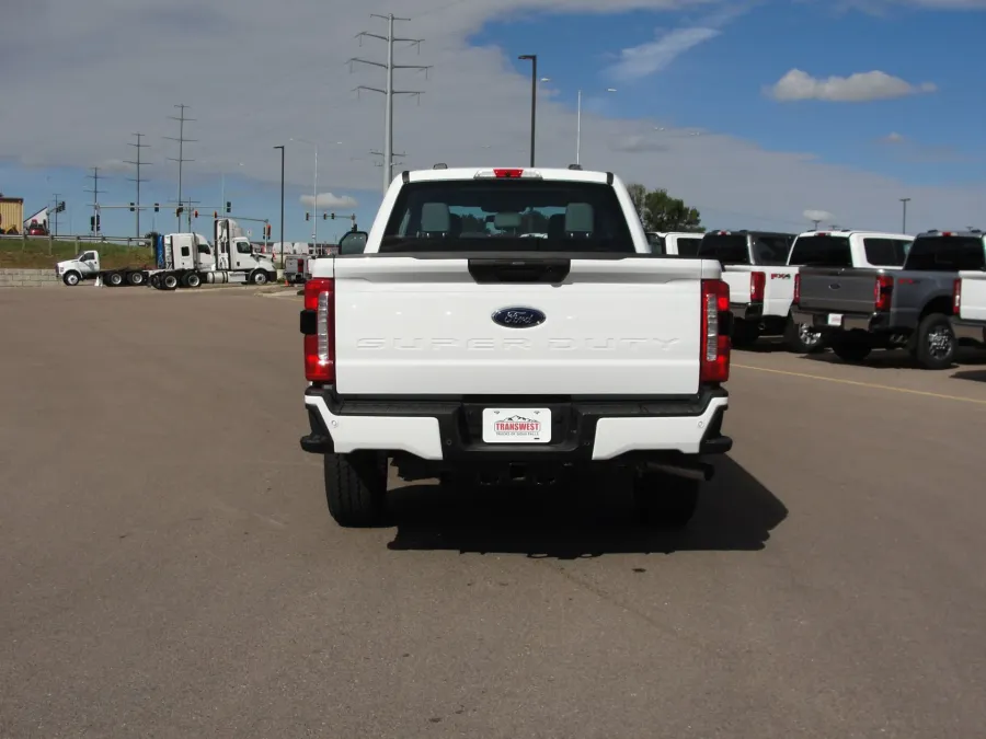 2024 Ford F-250 | Photo 4 of 13