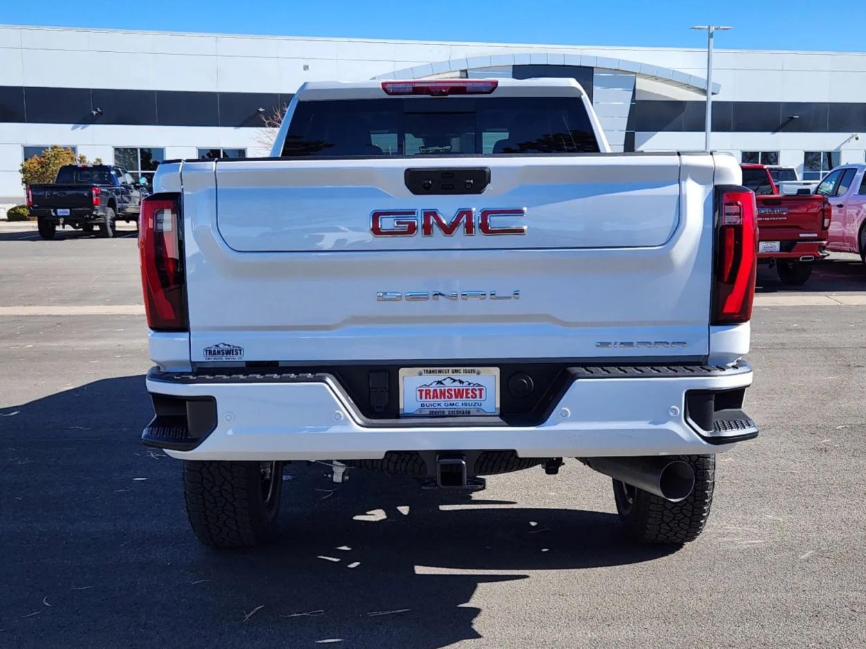 2024 GMC Sierra 2500HD Denali | Photo 9 of 32