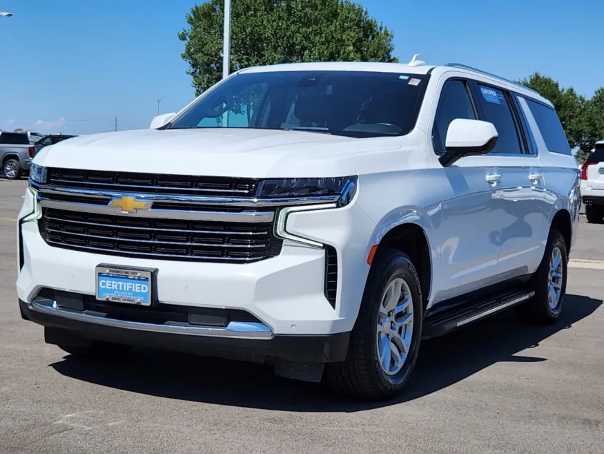 2023 Chevrolet Suburban LT | Photo 3 of 29