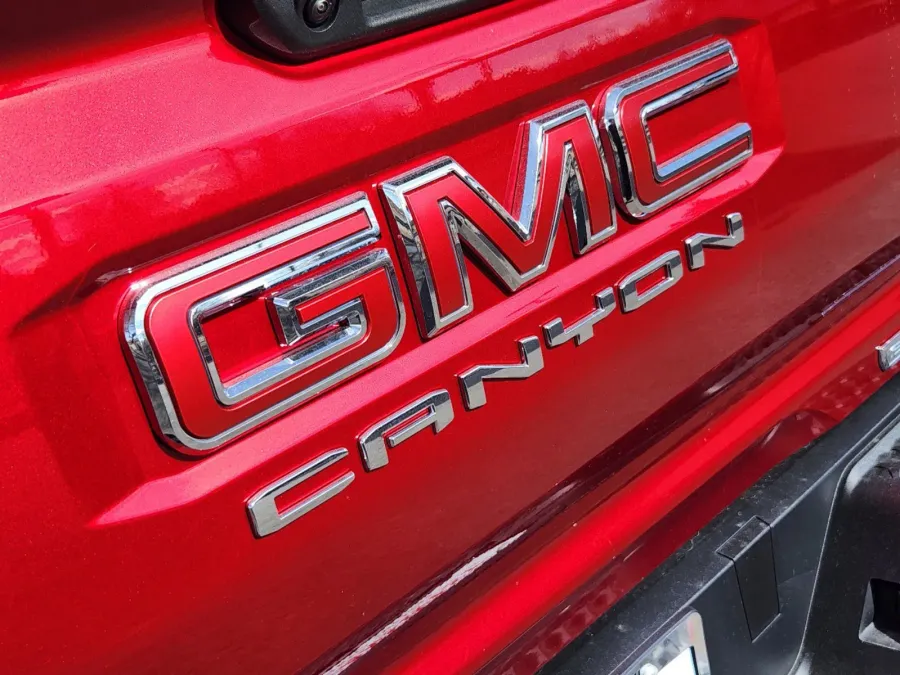 2025 GMC Canyon 4WD Elevation | Photo 14 of 31