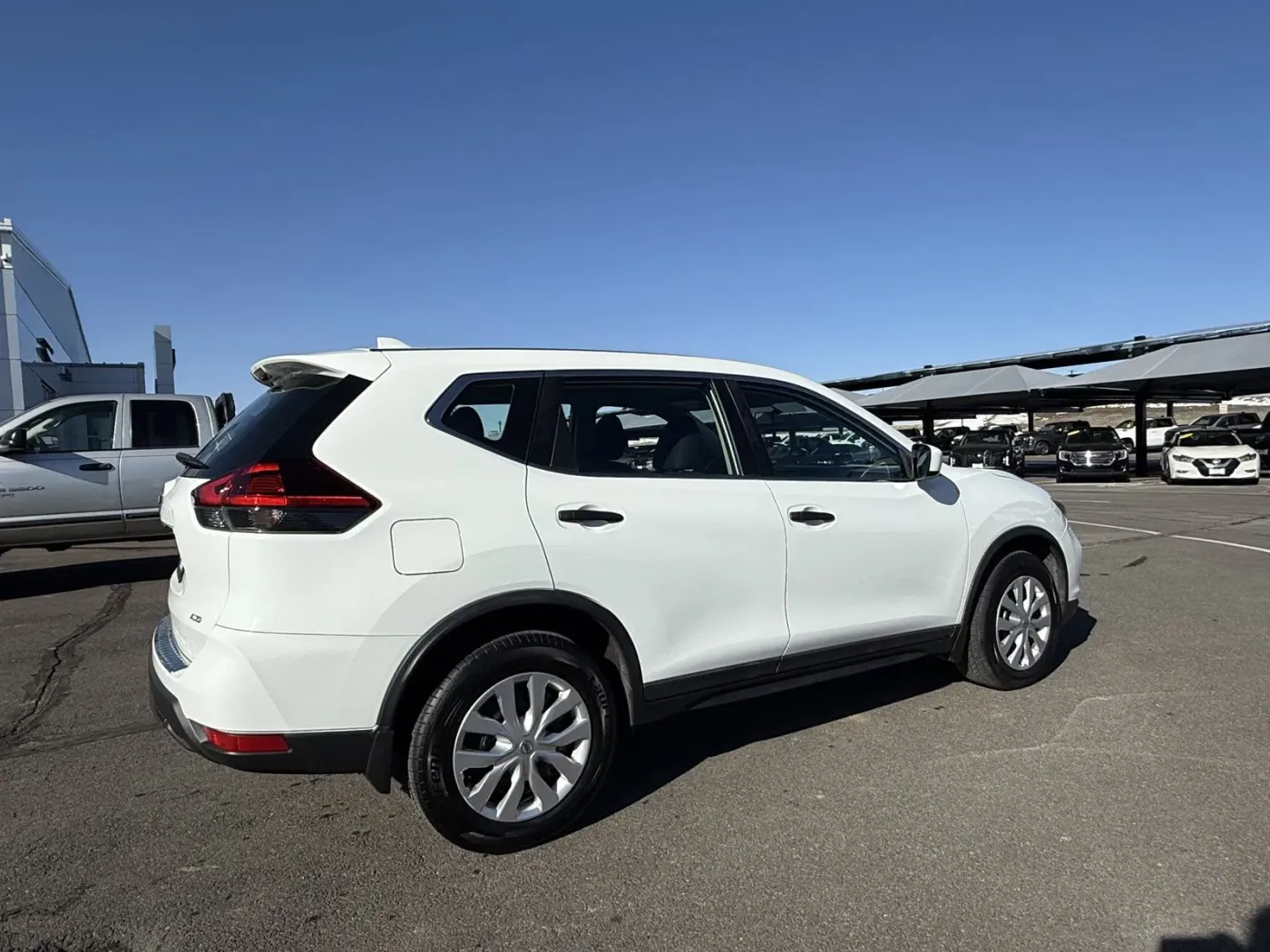 2018 Nissan Rogue S | Photo 4 of 15