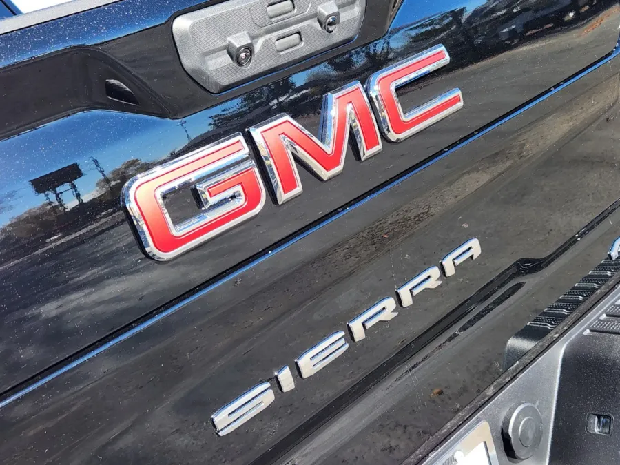 2025 GMC Sierra 2500HD AT4 | Photo 13 of 31