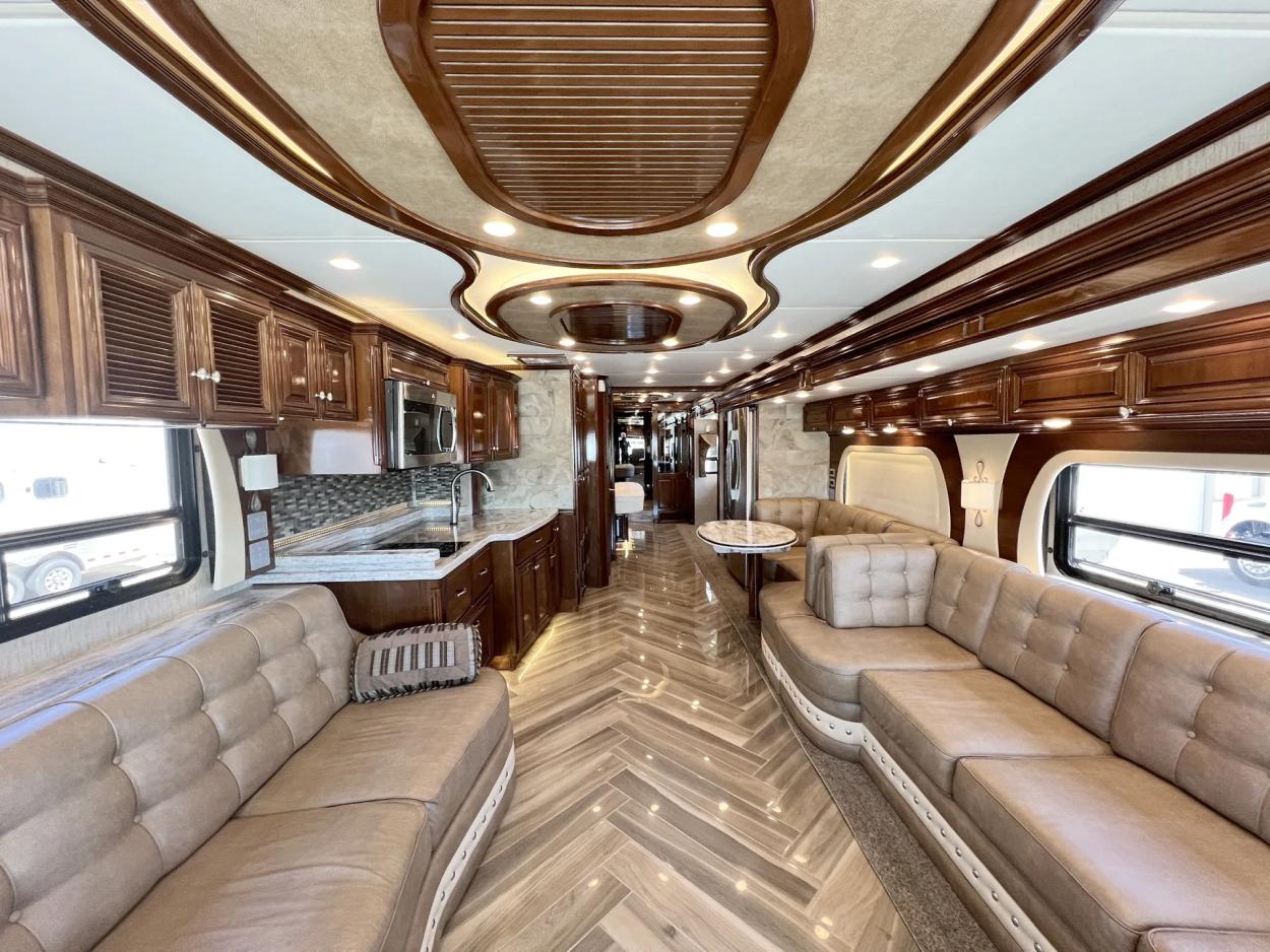 2015 Newmar Essex 4503 | Photo 3 of 29