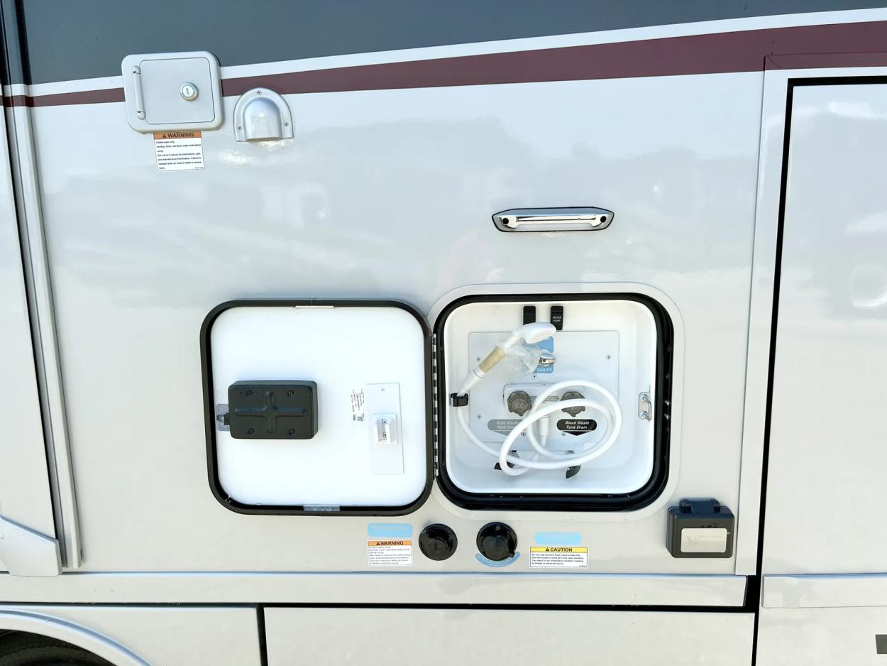 2025 Winnebago Navion 24T | Photo 25 of 27