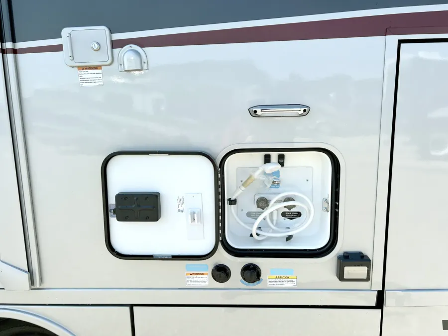 2025 Winnebago Navion 24T | Photo 26 of 27