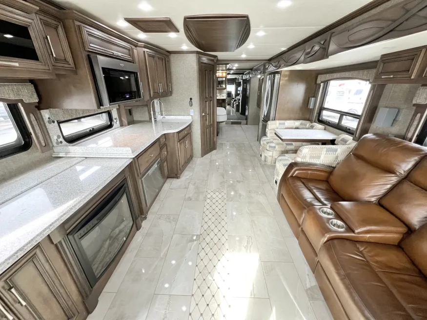 2019 Newmar Ventana 3709 | Photo 4 of 31