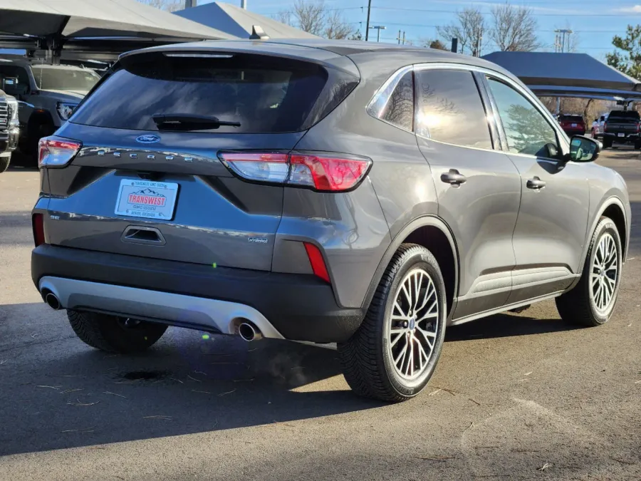 2022 Ford Escape SE Plug-In Hybrid | Photo 2 of 27