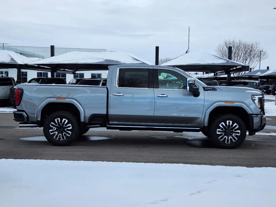 2025 GMC Sierra 2500HD Denali Ultimate | Photo 1 of 31