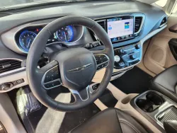 2023 Chrysler Pacifica Touring L | Thumbnail Photo 7 of 29