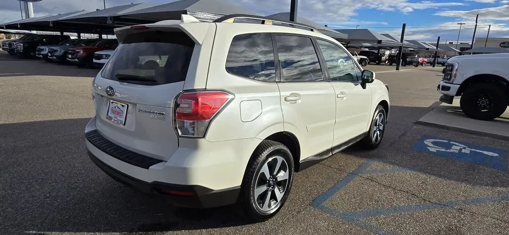 2017 Subaru Forester | Photo 5 of 33