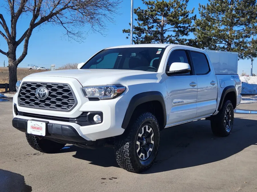 2020 Toyota Tacoma 4WD | Photo 3 of 33