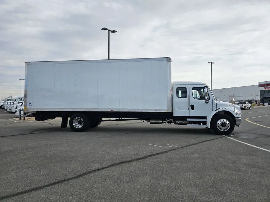 2024 Freightliner M2 106 | Photo 4 of 20