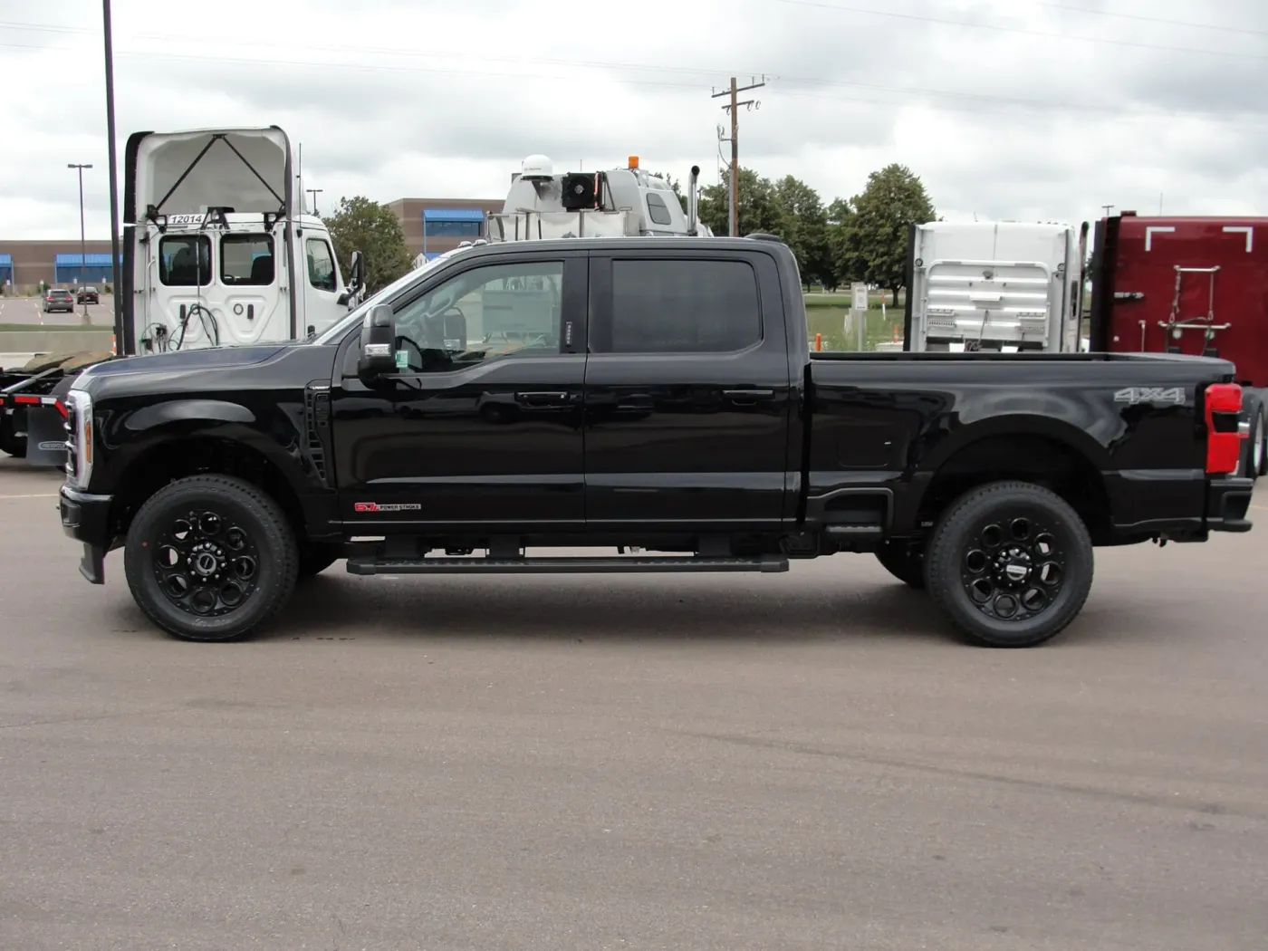 2024 Ford F-350 | Photo 2 of 20