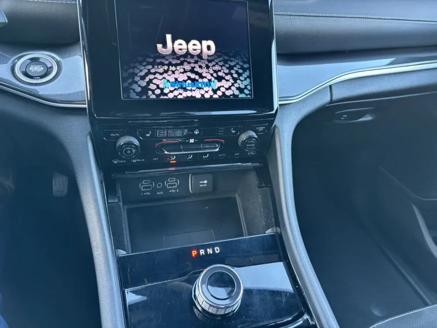 2021 Jeep Grand Cherokee L Altitude | Photo 16 of 18