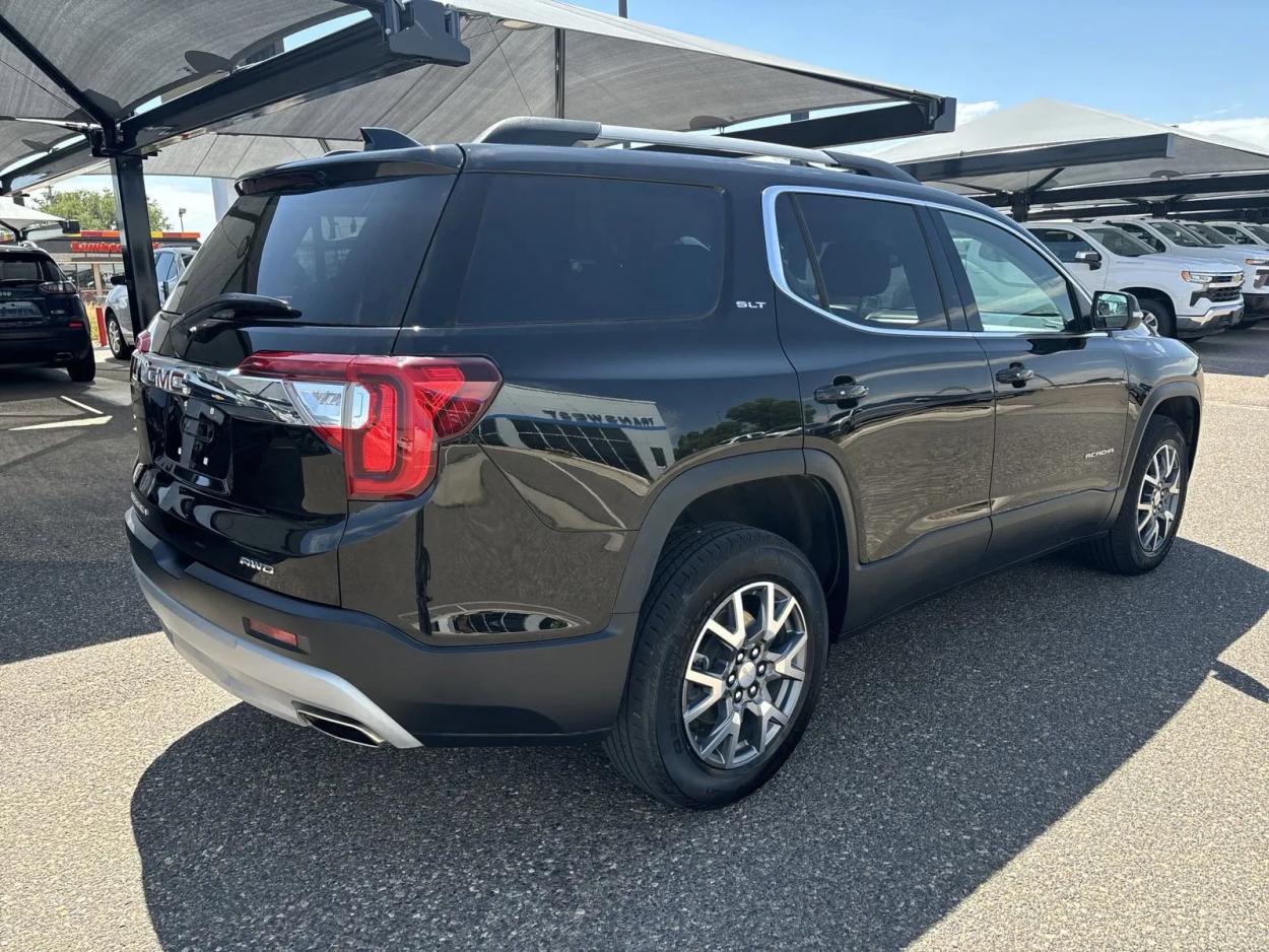 2023 GMC Acadia SLT | Photo 4 of 24