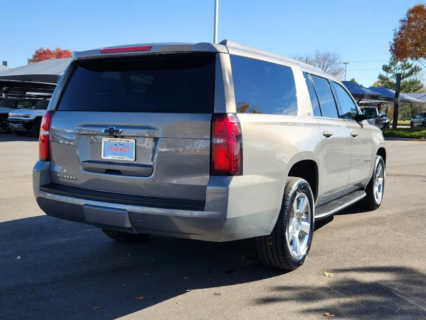 2019 Chevrolet Suburban LT | Photo 2 of 33