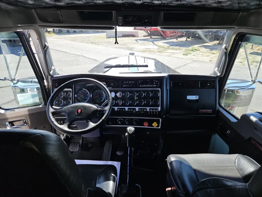 2022 Kenworth W900 | Photo 15 of 43