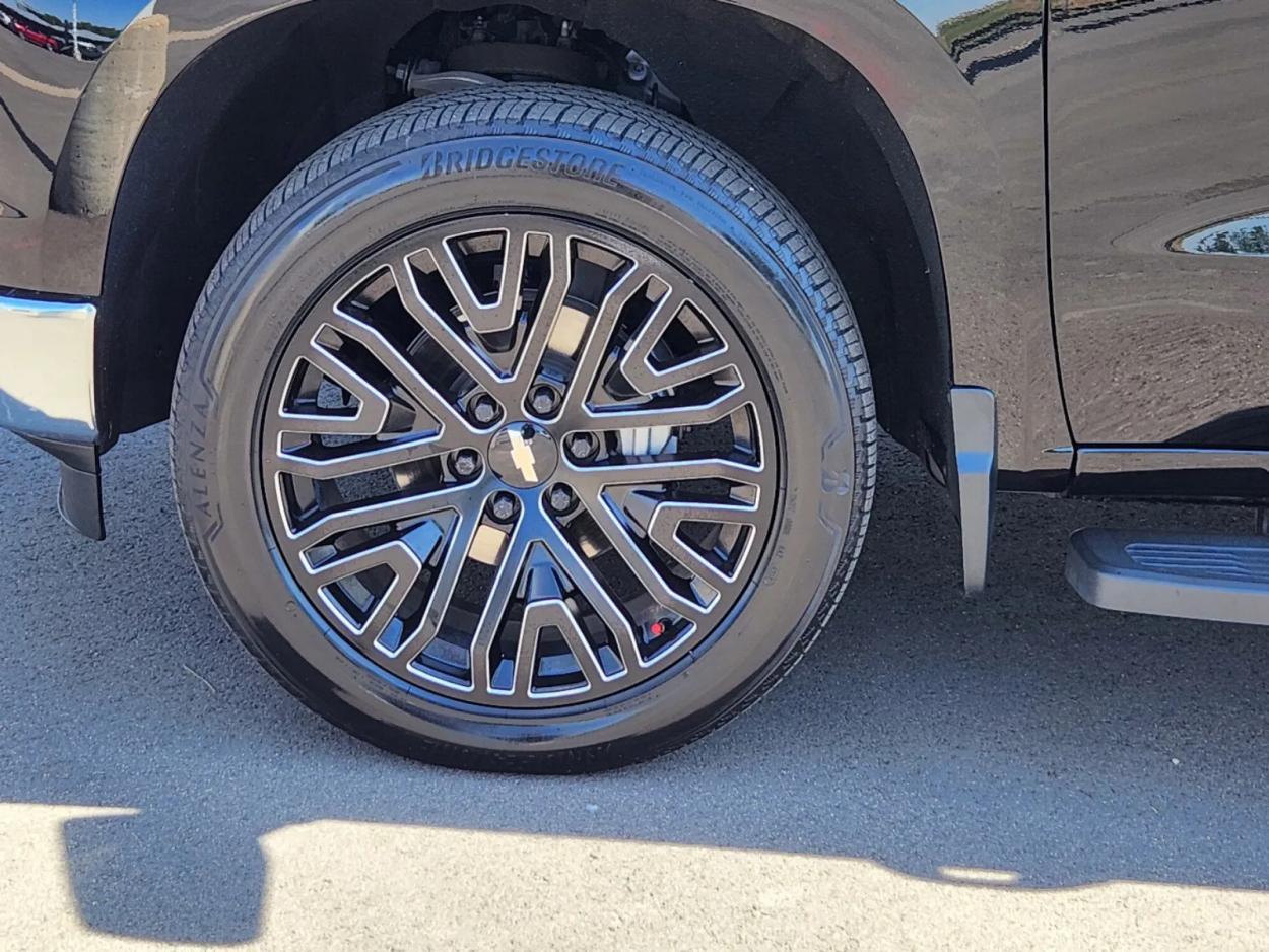 2023 Chevrolet Silverado 1500 LTZ | Photo 19 of 33