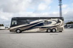 2018 Newmar London Aire 4533 | Thumbnail Photo 1 of 17