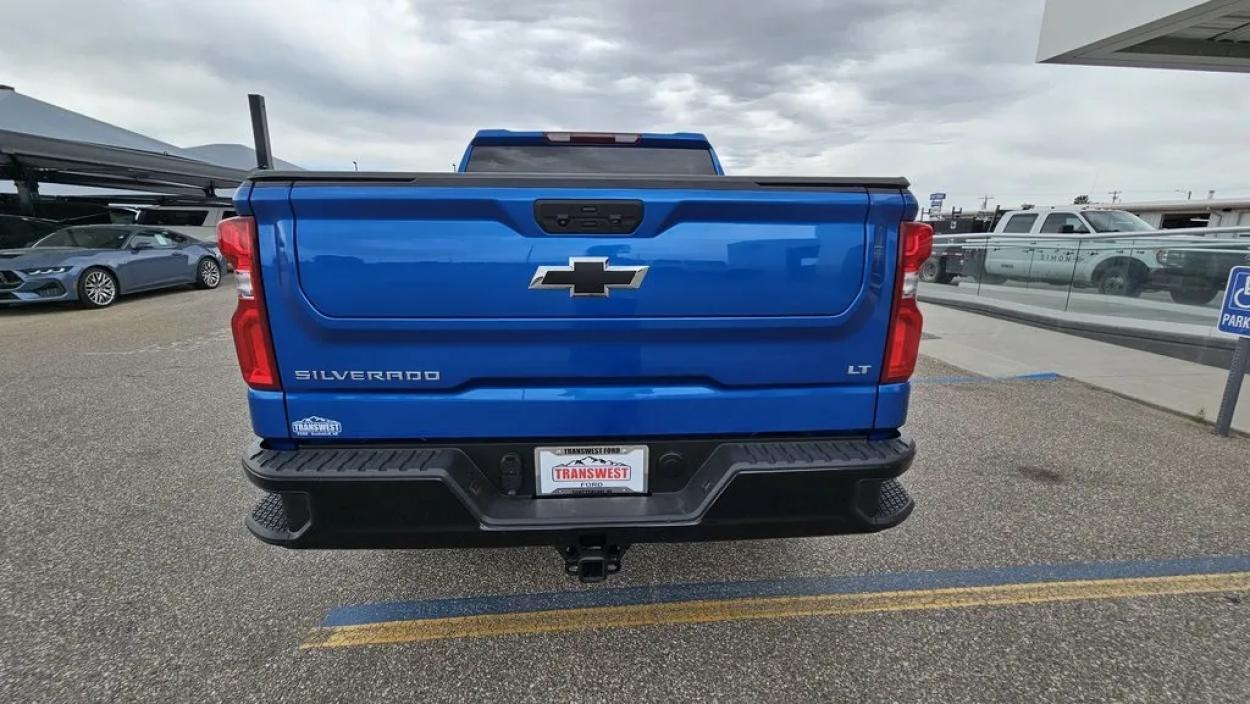 2023 Chevrolet Silverado 1500 | Photo 8 of 30