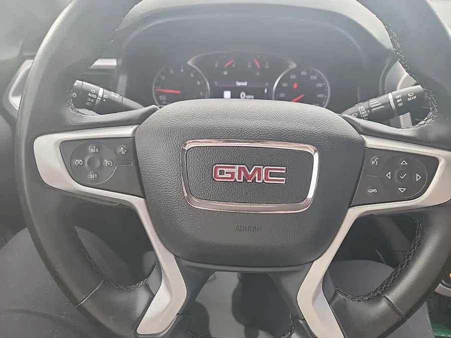 2023 GMC Acadia SLT | Photo 16 of 17