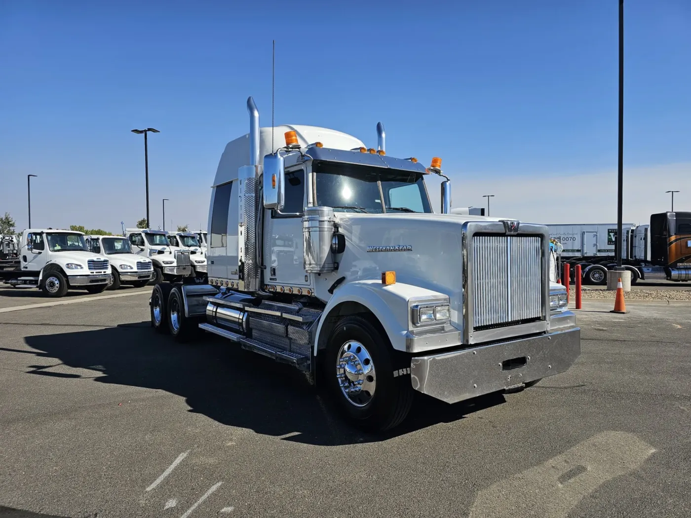 2019 Western Star 4900FA | Photo 3 of 23