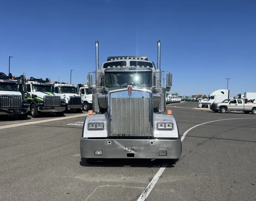 2022 Kenworth W900 | Photo 2 of 20