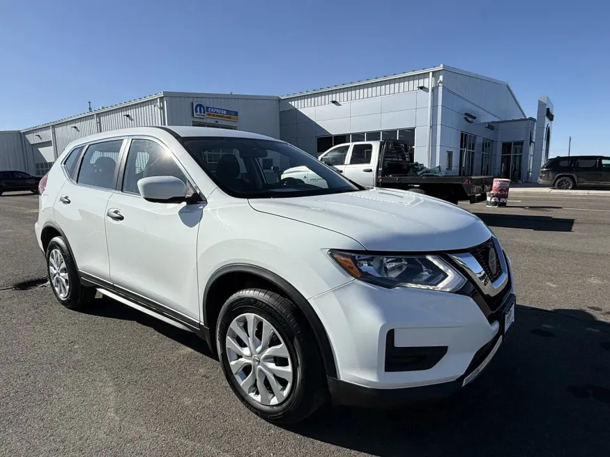 2018 Nissan Rogue S | Photo 6 of 15