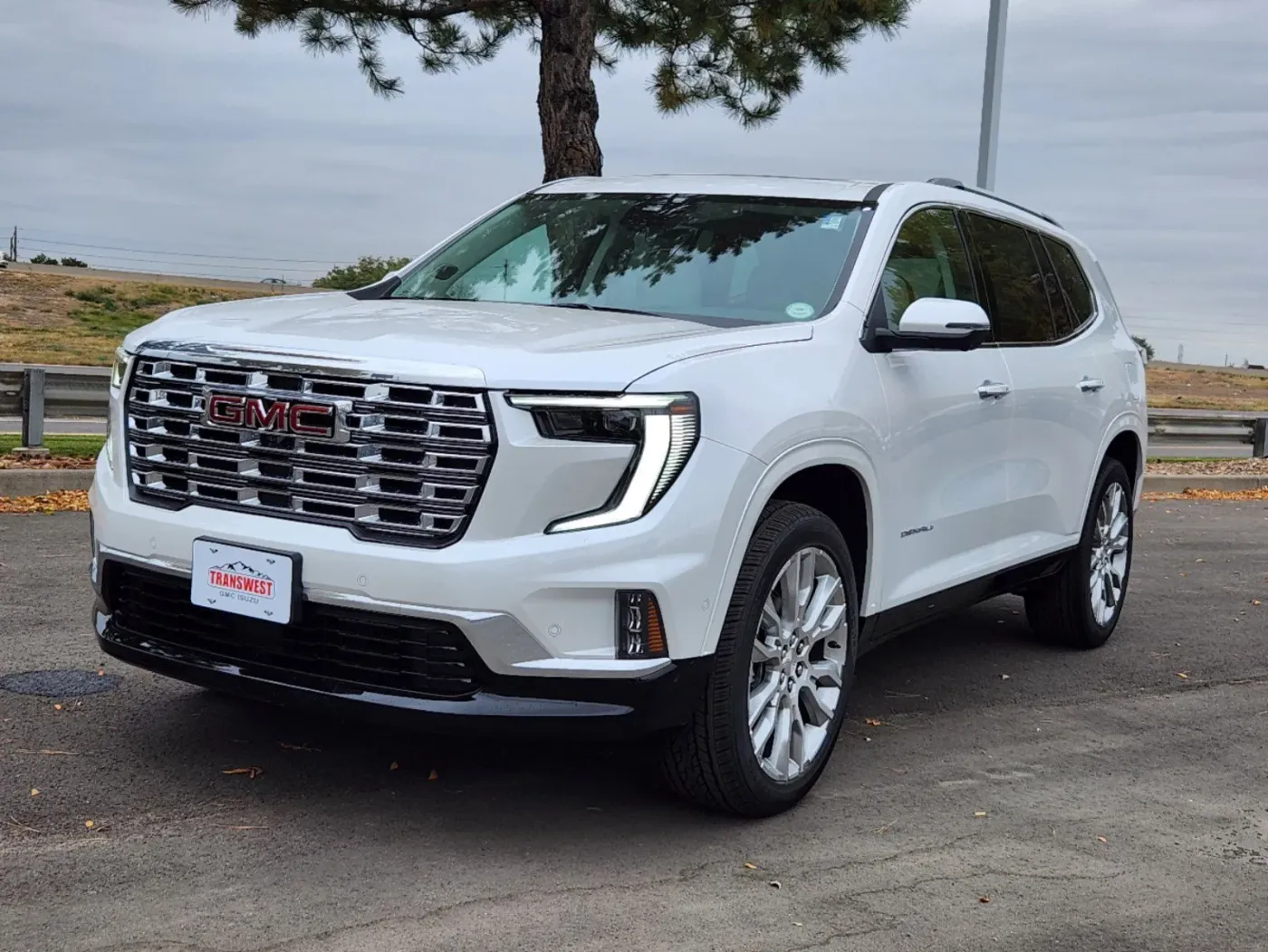 2024 GMC Acadia AWD Denali | Photo 3 of 28