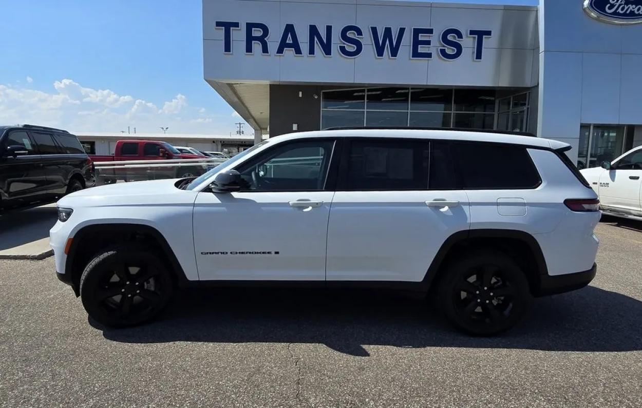 2023 Jeep Grand Cherokee L | Photo 1 of 33