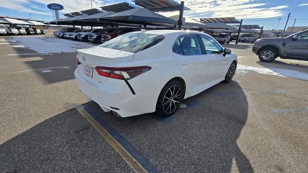 2022 Toyota Camry | Photo 5 of 27