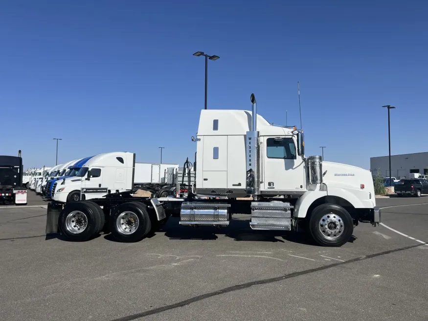 2020 Western Star 4900SA | Photo 4 of 21