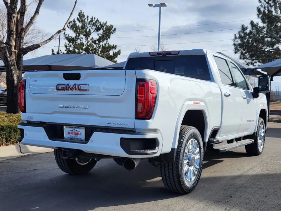 2020 GMC Sierra 2500HD Denali | Photo 2 of 33