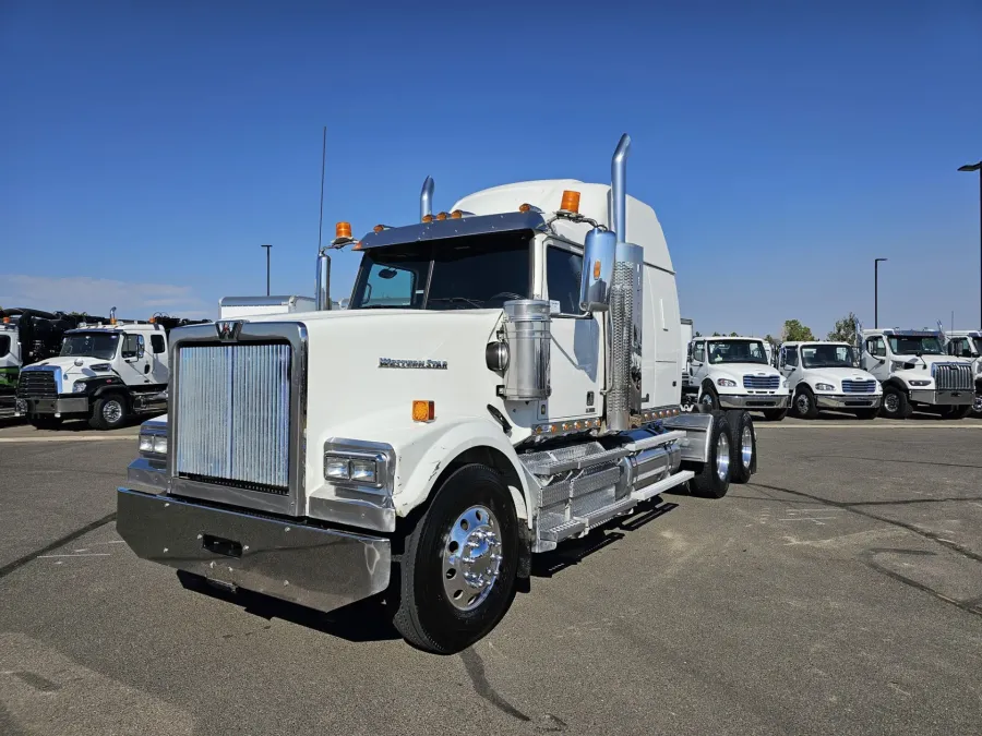 2019 Western Star 4900FA | Photo 1 of 23