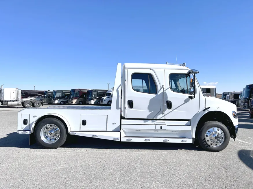 2023 Freightliner M2 106 Summit Hauler | Photo 20 of 26