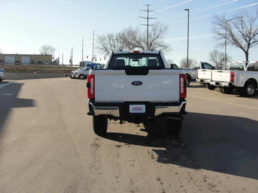 2024 Ford F-250 | Photo 4 of 11