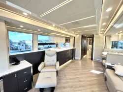 2023 Emerald Prevost H3-45 | Thumbnail Photo 6 of 47