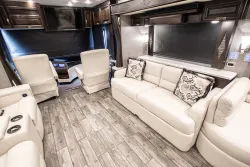 2018 Newmar London Aire 4533 | Thumbnail Photo 12 of 17