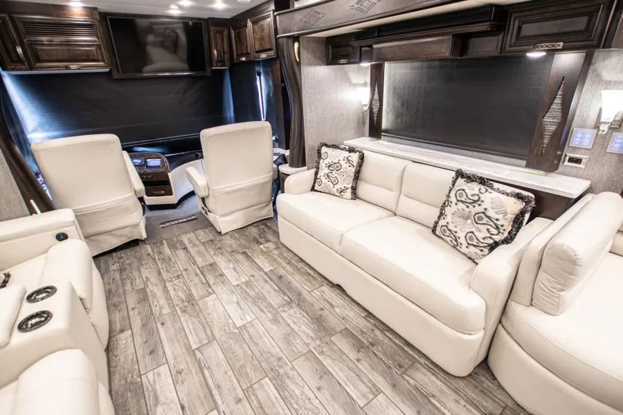 2018 Newmar London Aire 4533 | Photo 13 of 17