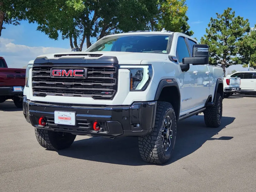 2025 GMC Sierra 2500HD AT4X | Photo 3 of 32