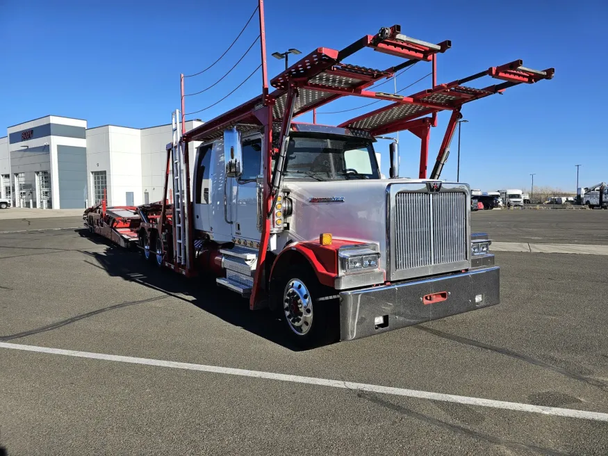 2022 Western Star 4900FA | Photo 3 of 27