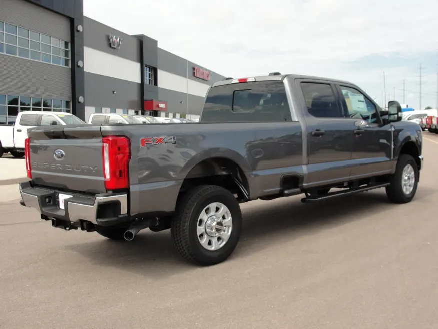 2024 Ford F-350 | Photo 5 of 17