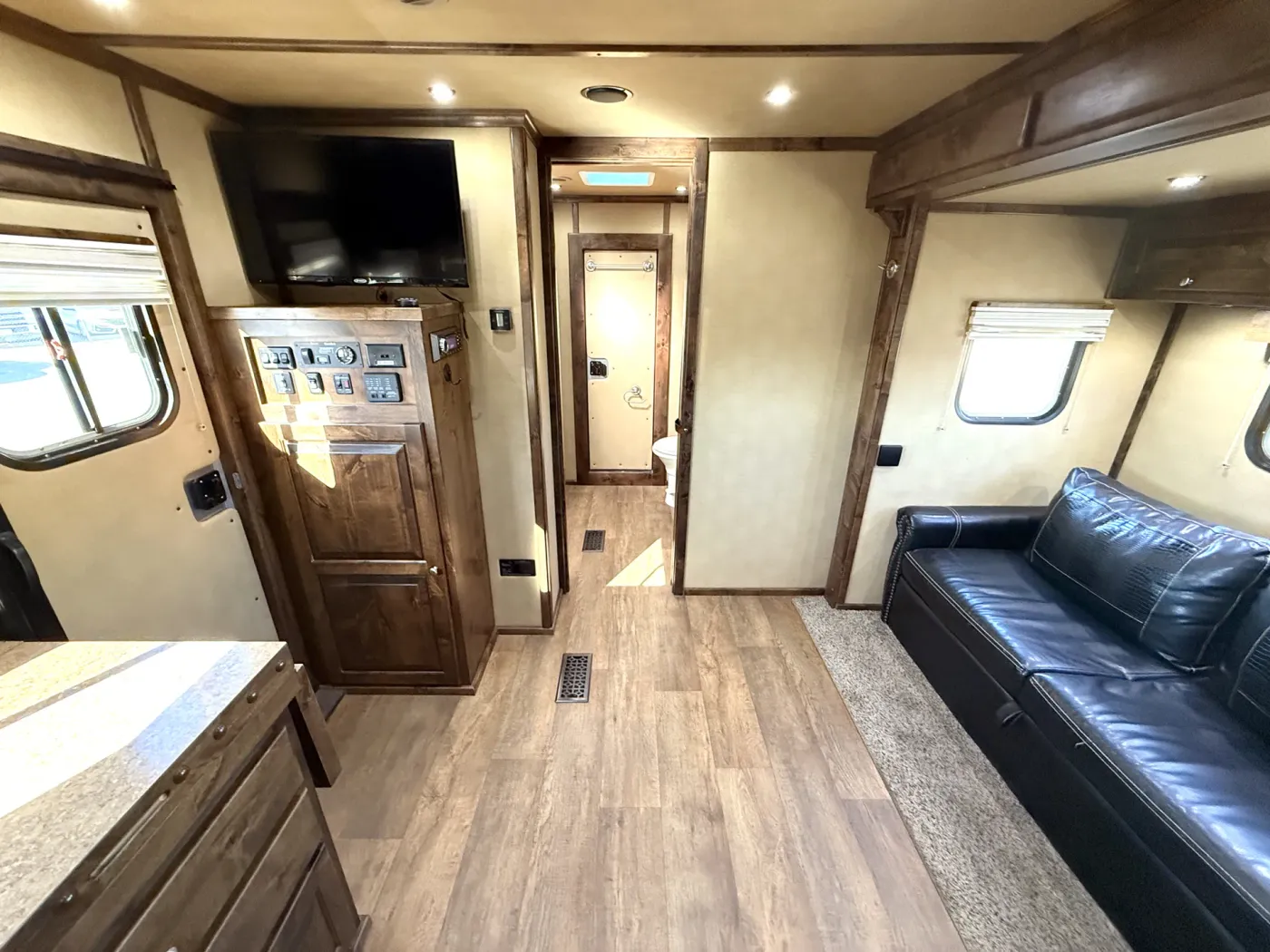 2019 Logan Coach Ultimate Sports Hauler | Photo 3 of 26