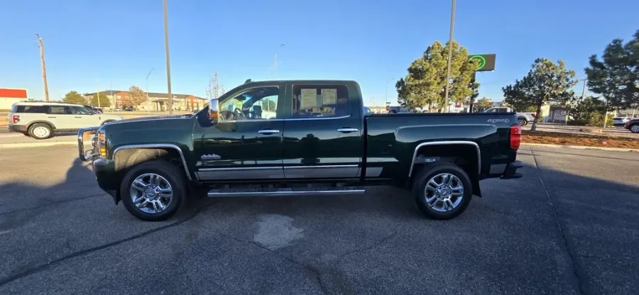 2015 Chevrolet Silverado 2500HD | Photo 2 of 35