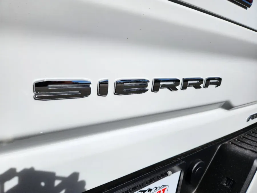 2025 GMC Sierra 2500HD AT4 | Photo 13 of 31