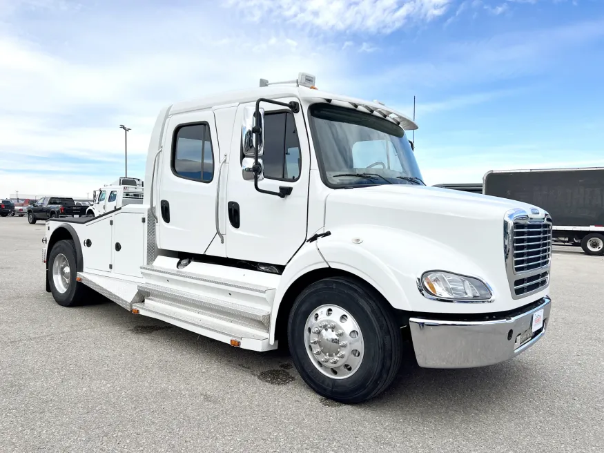 2016 Freightliner M2 112 Summit Hauler | Photo 24 of 26