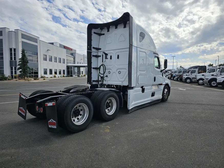 2024 Freightliner Cascadia 126 | Photo 7 of 22